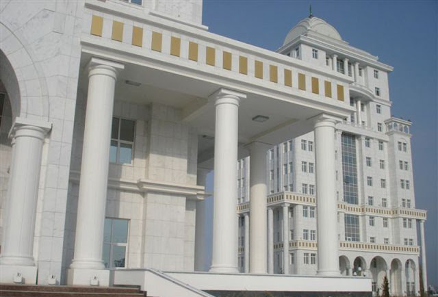 đá hoa cương cột trắng 1